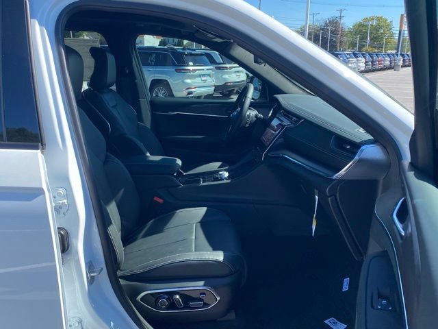 New 2025 Jeep Grand Cherokee Overland w/ Adv Protech Group III image 30