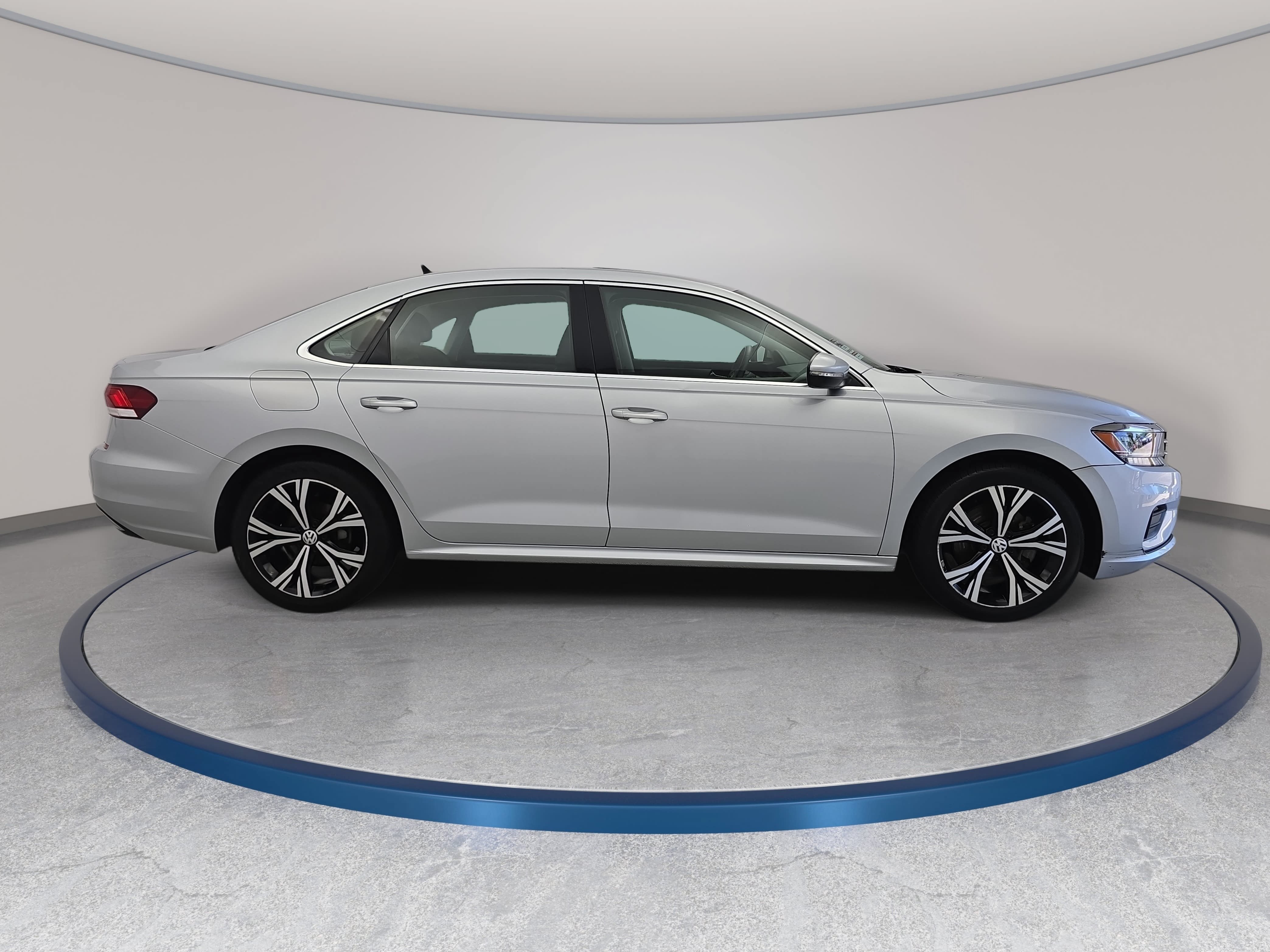 Used 2021 Volkswagen Passat 2.0T SE FWD image 4