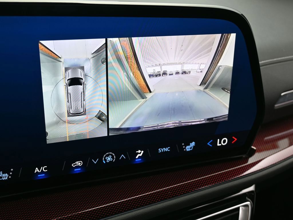 Used 2024 Chevrolet Traverse Z71 w/ Enhanced Driving Package image 28