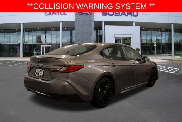 Used 2025 Toyota Camry SE image 4