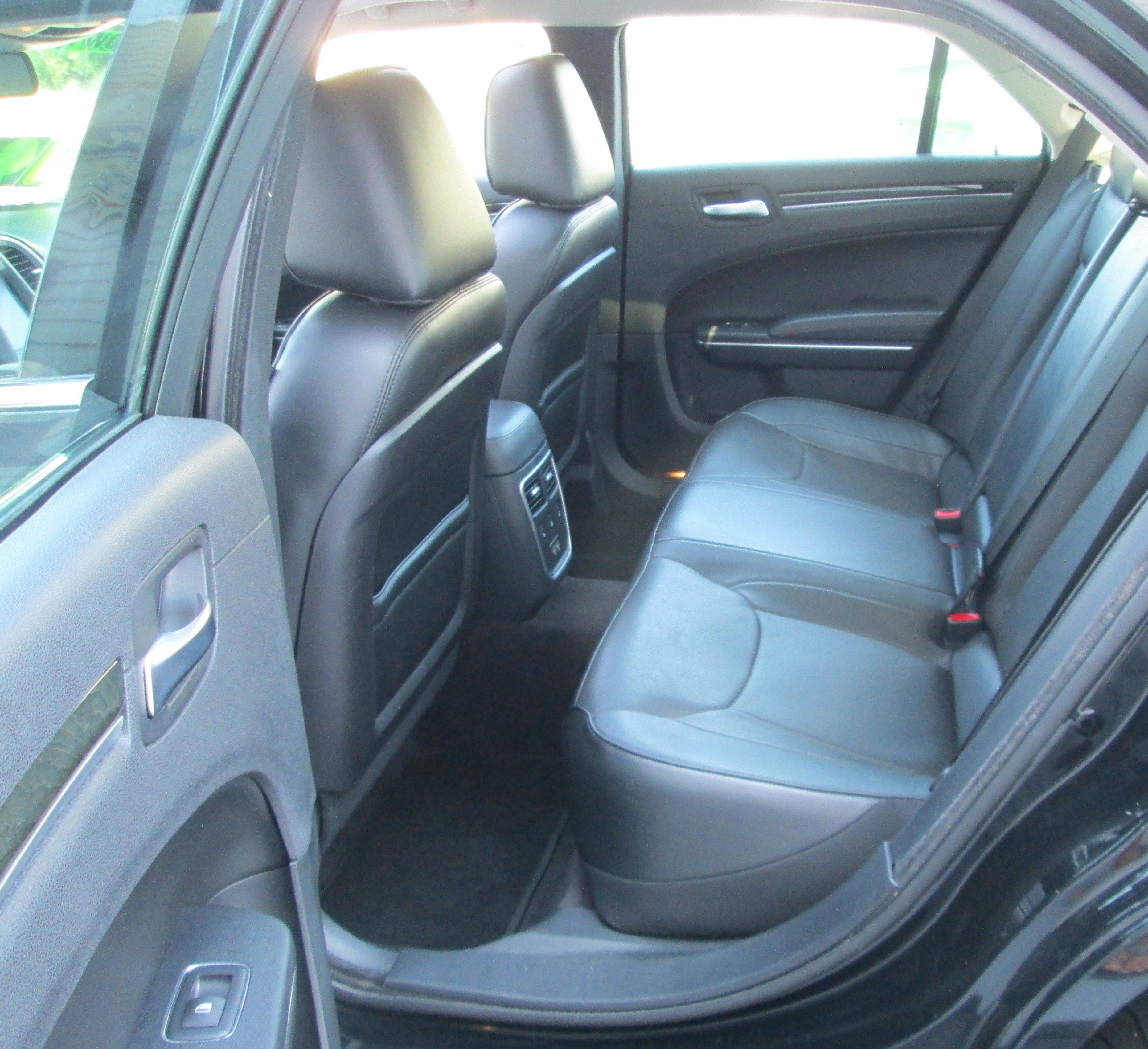 Used 2016 Chrysler 300 C AWD/4WD image 10
