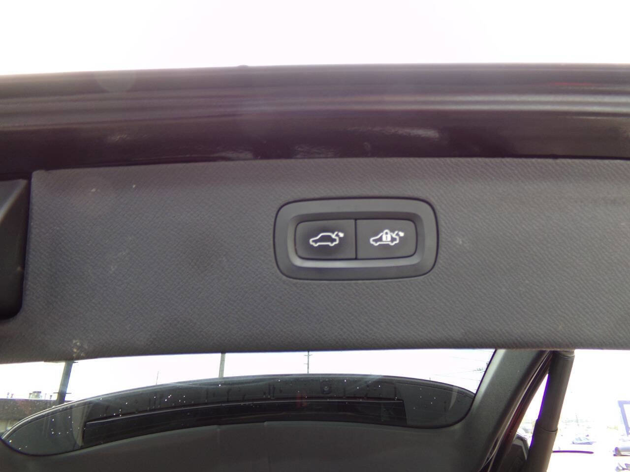 Used 2016 Volvo XC90 T6 Momentum w/ Momentum Plus Package image 18