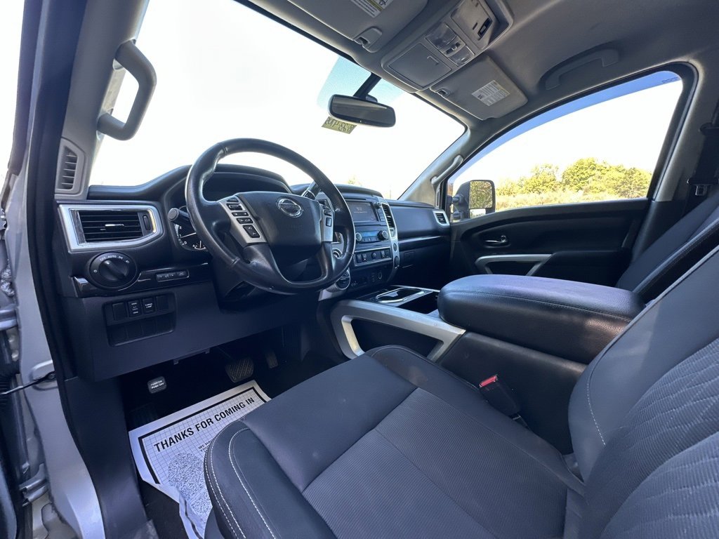 Used 2018 Nissan Titan SV w/ SV Convenience Package image 16