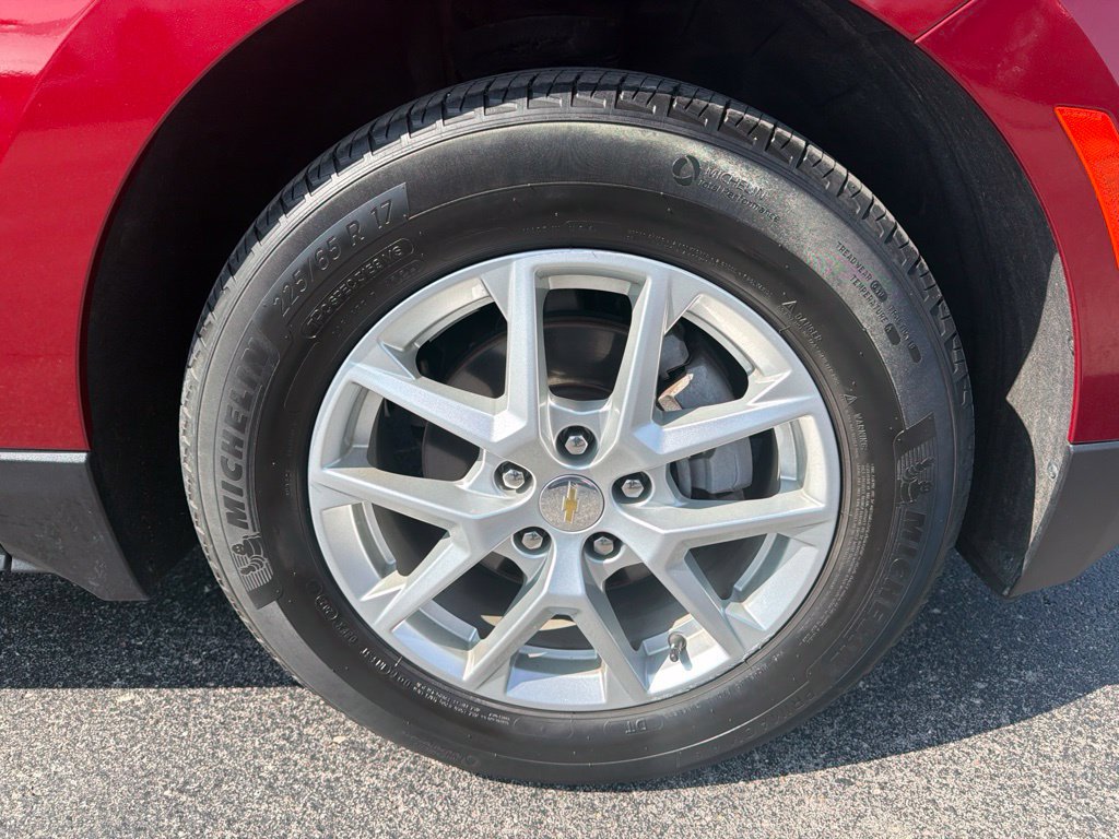 Used 2024 Chevrolet Equinox LT w/ LPO, Floor Liner Package FWD image 9