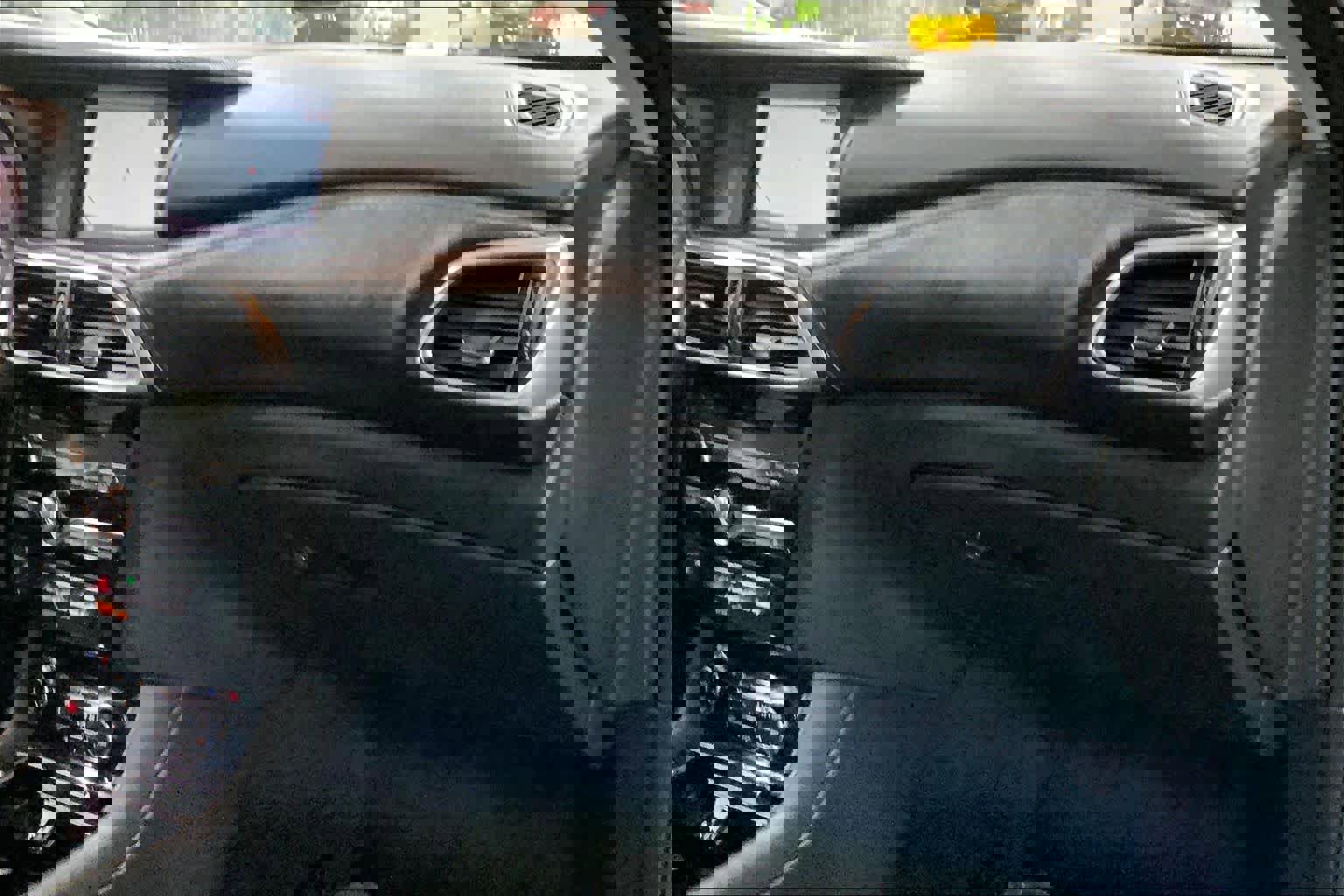 Used 2019 INFINITI QX30 LUXE w/ Navigation Package image 19