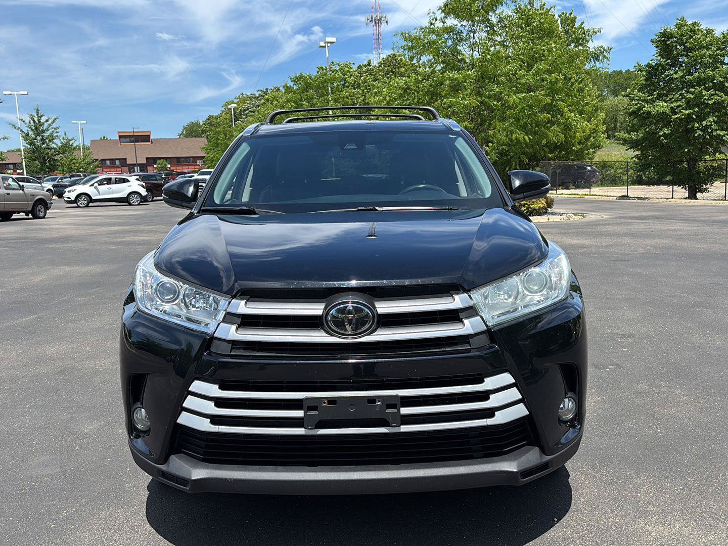 Used 2019 Toyota Highlander XLE AWD/4WD image 7