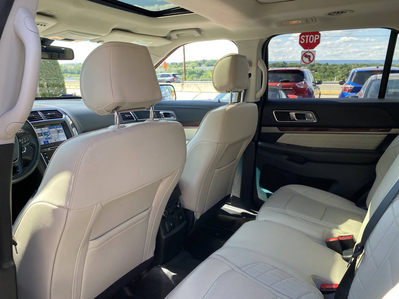 Used 2017 Ford Explorer Platinum AWD/4WD image 14