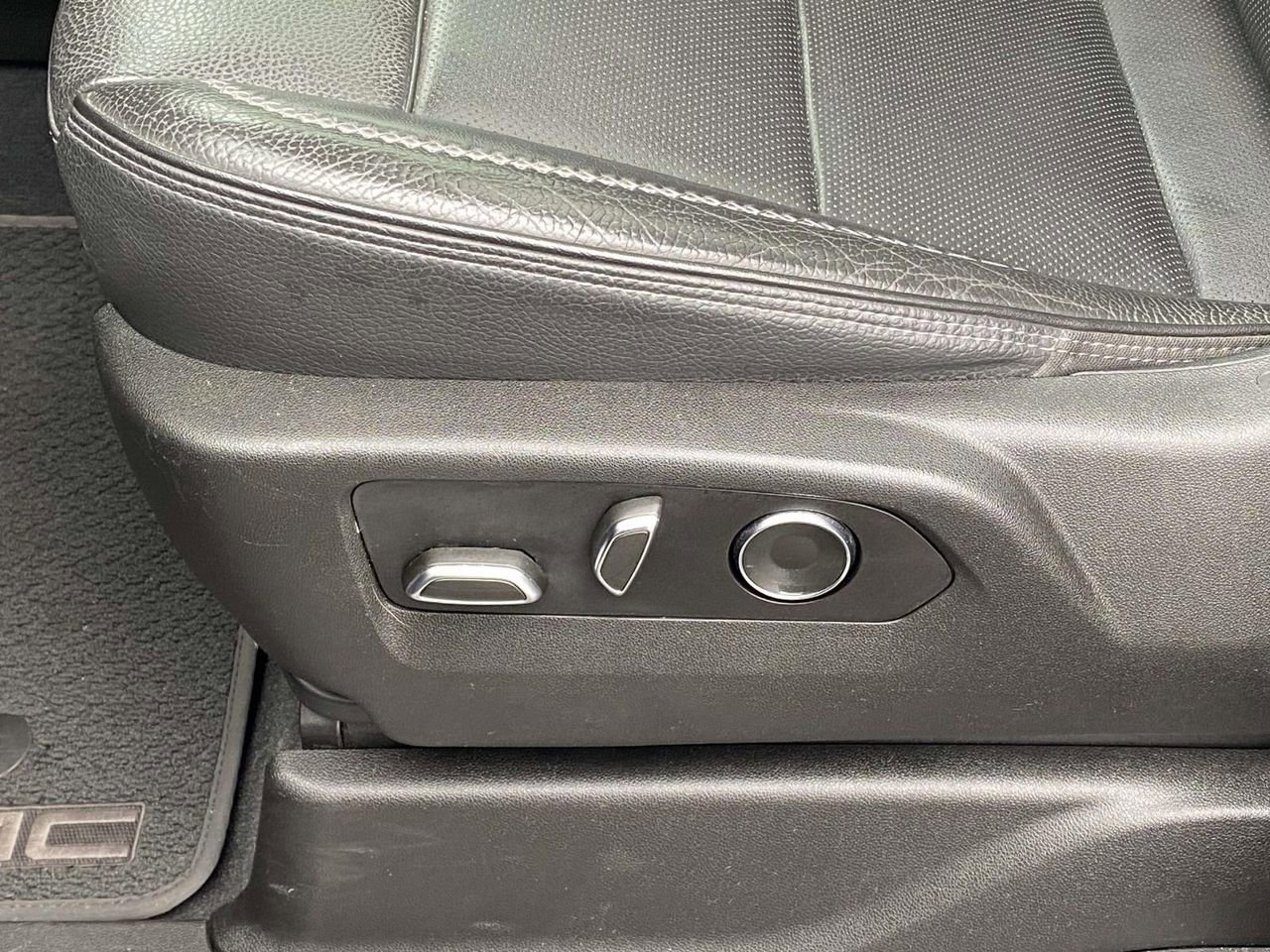 Used 2021 GMC Yukon XL Denali w/ Denali Ultimate Package image 17