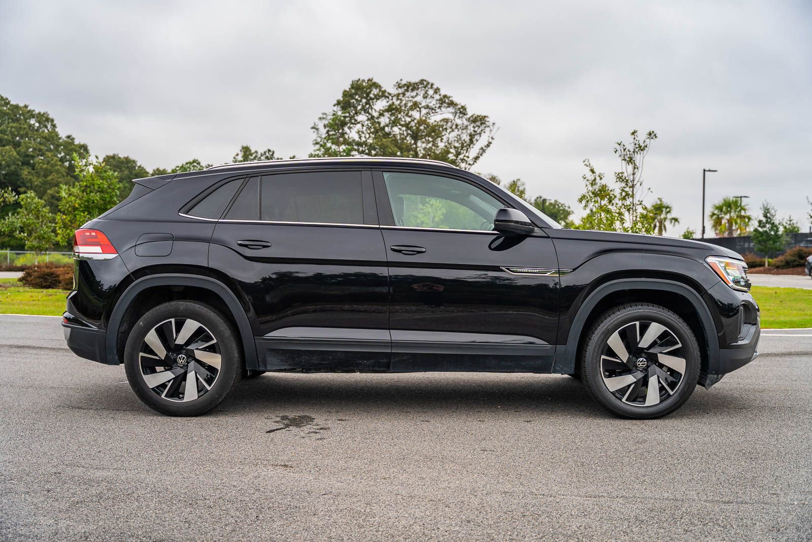 Used 2024 Volkswagen Atlas Cross Sport SE image 9