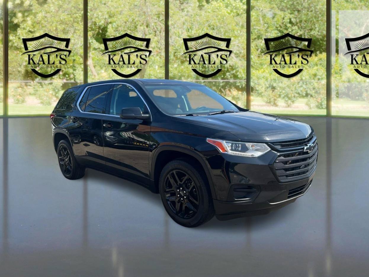 Used 2021 Chevrolet Traverse LS w/ LPO, Blackout Package FWD image 3