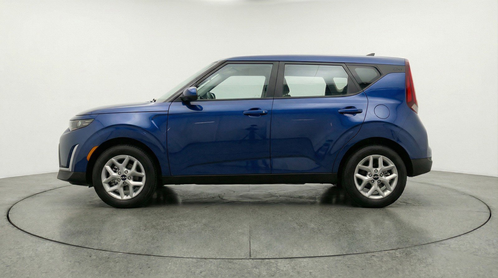 Used 2025 Kia Soul LX w/ LX Technology Package image 5