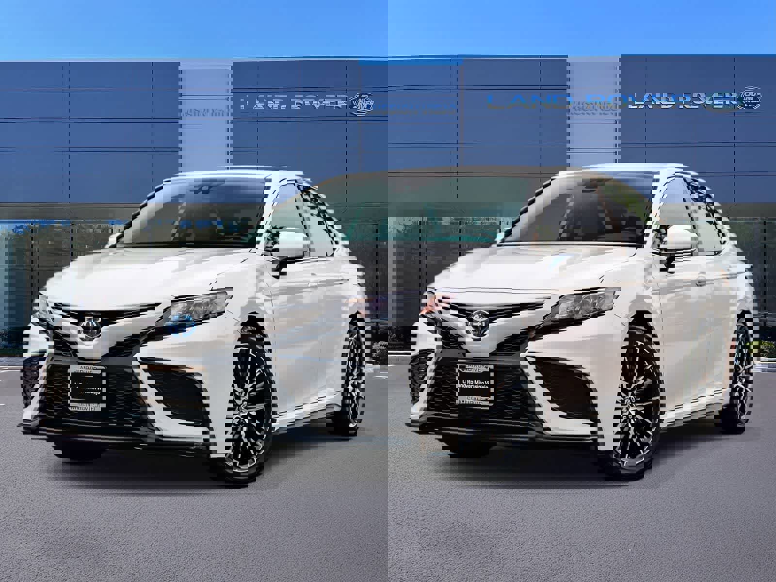 Used 2022 Toyota Camry SE image 1