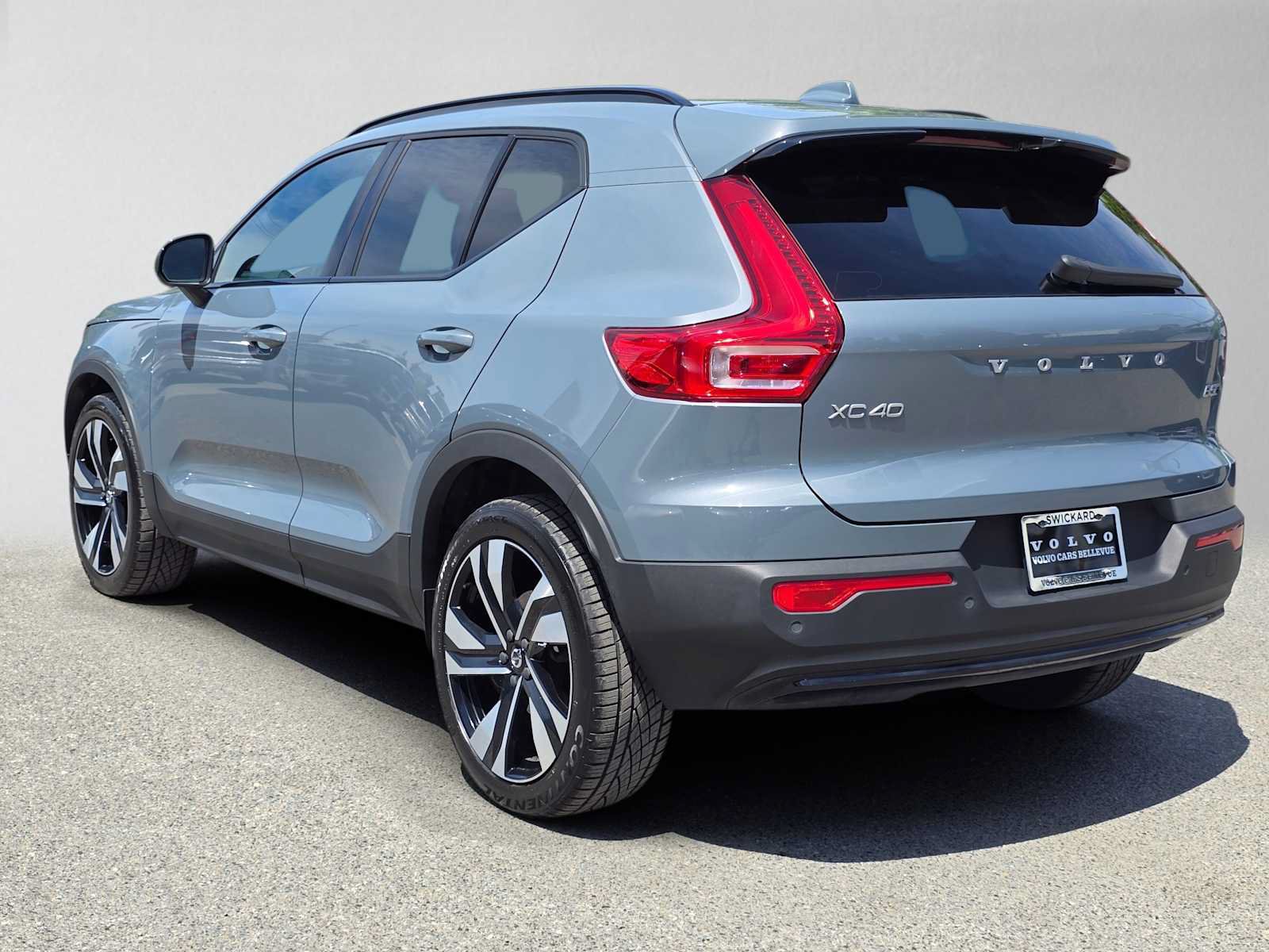 Certified 2023 Volvo XC40 B5 Plus w/ Protection Package Premier AWD/4WD image 5