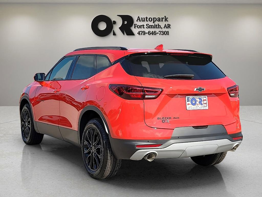 New 2025 Chevrolet Blazer LT w/ LPO, Black Sport Package image 4