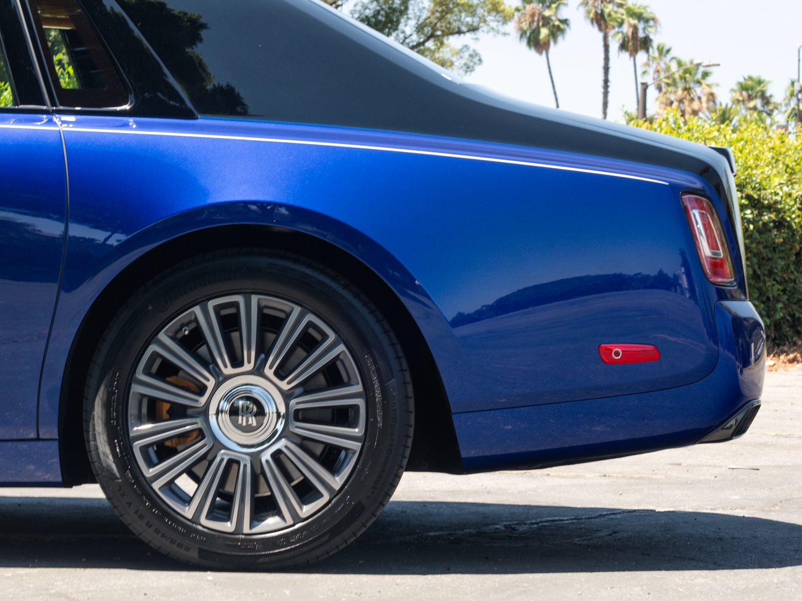 New 2027 Rolls-Royce Phantom Sedan RWD image 21
