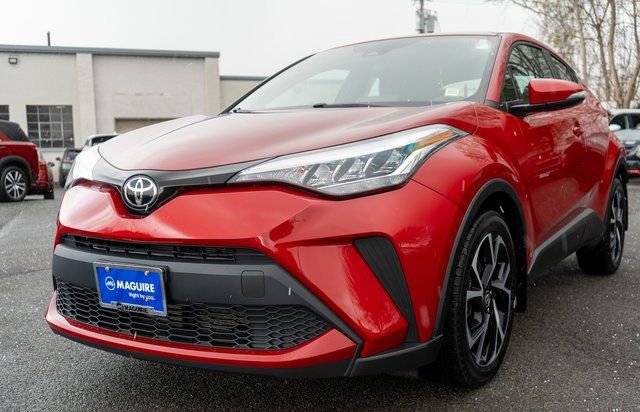 Used 2022 Toyota C-HR XLE FWD image 2