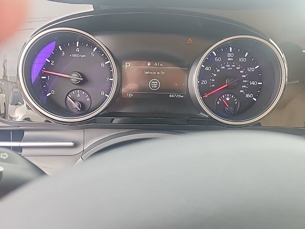 Used 2023 Kia Carnival EX image 18