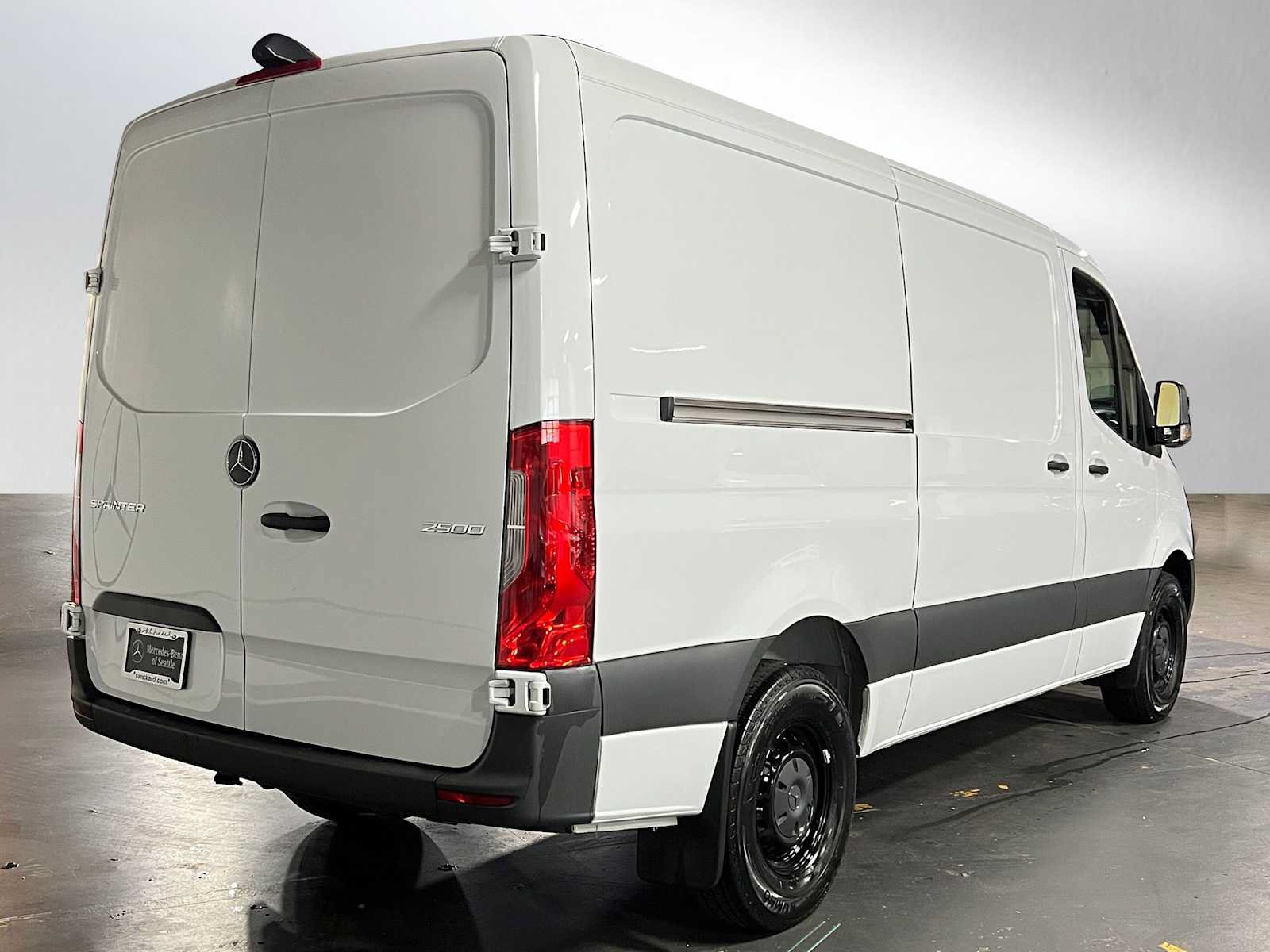 Used 2025 Mercedes-Benz Sprinter 2500 image 3