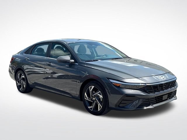 Used 2026 Hyundai Elantra Limited FWD image 9
