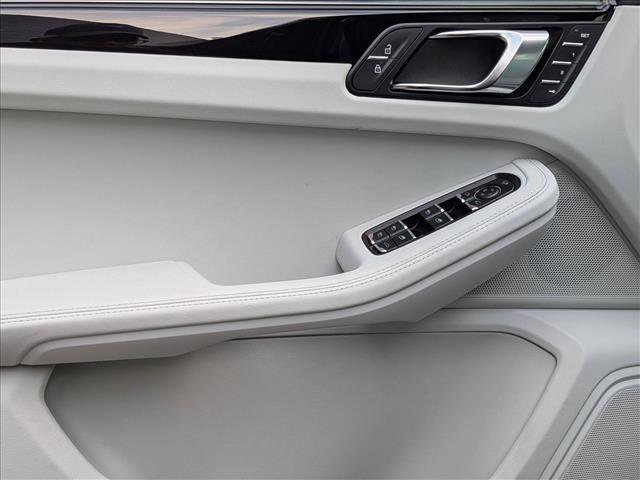 Certified 2024 Porsche Macan image 13