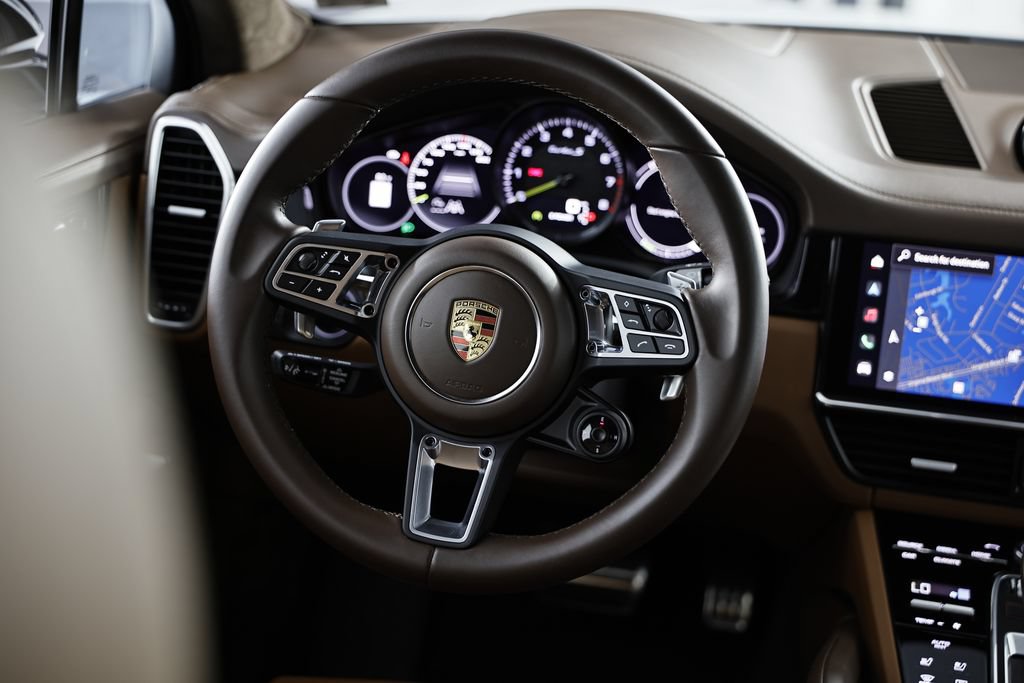 Certified 2023 Porsche Cayenne Turbo S AWD/4WD image 30