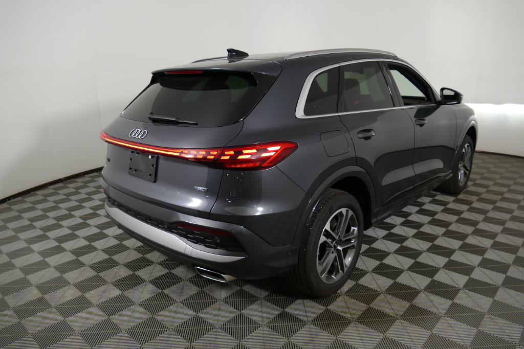 Certified 2025 Audi Q5 Premium w/ Convenience Package AWD/4WD image 3