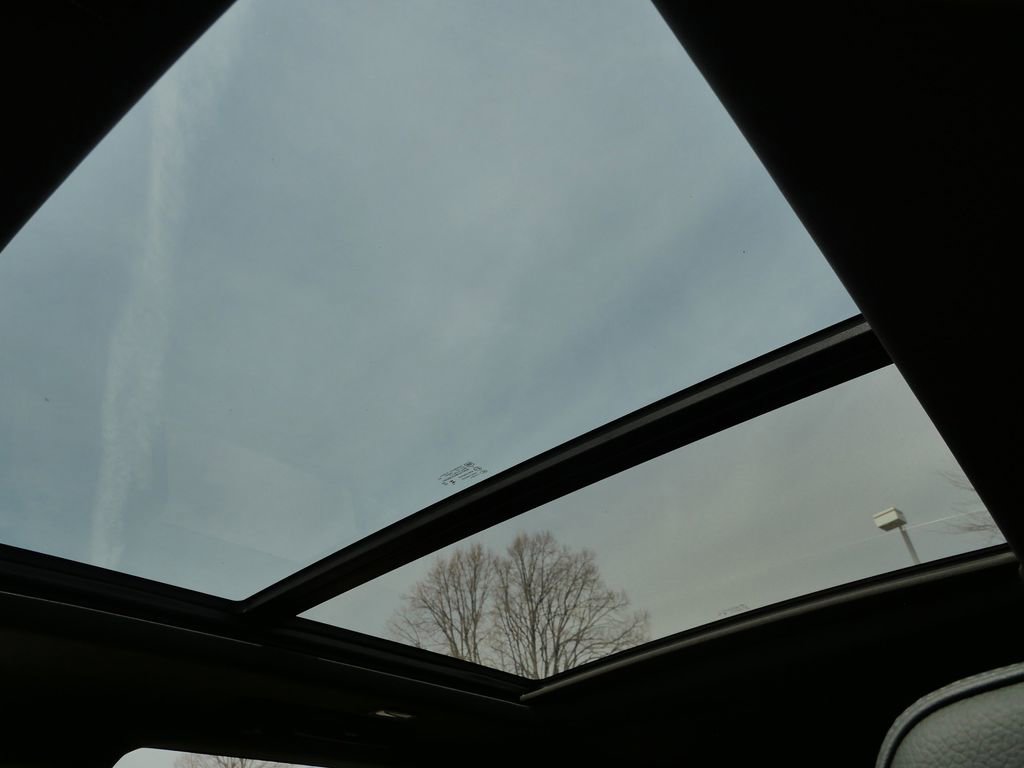 Used 2025 GMC Yukon Denali w/ Sun & Power Step Package image 50