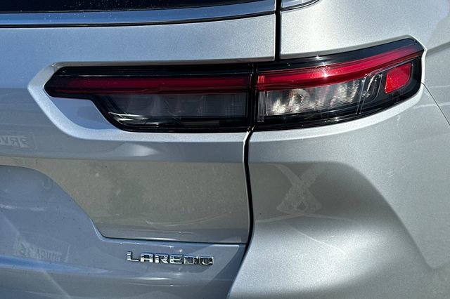 Used 2022 Jeep Grand Cherokee L Laredo w/ Luxury Tech Group I AWD/4WD image 8