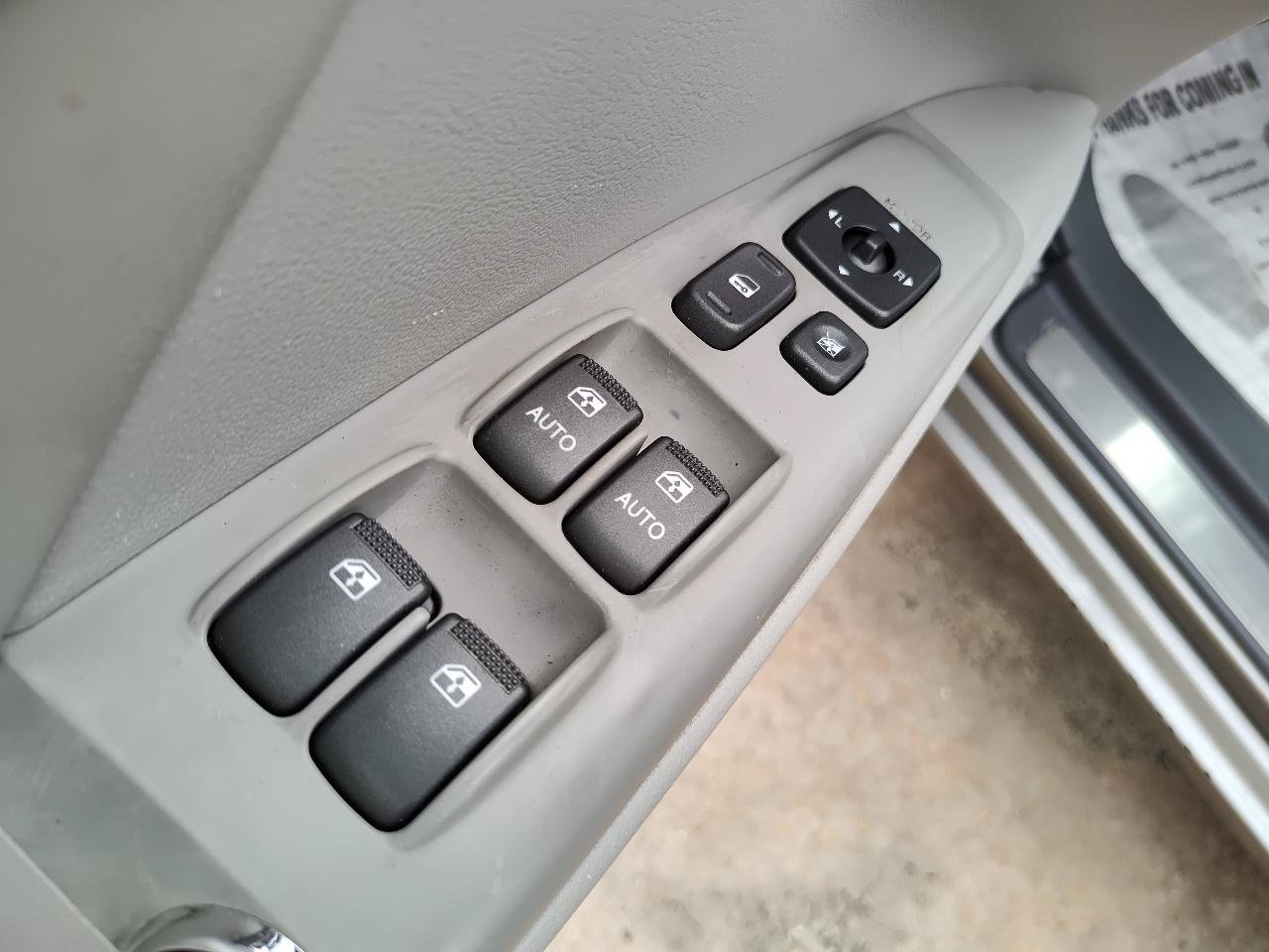Used 2009 Hyundai Azera GLS w/ Premium Pkg 2 FWD image 14
