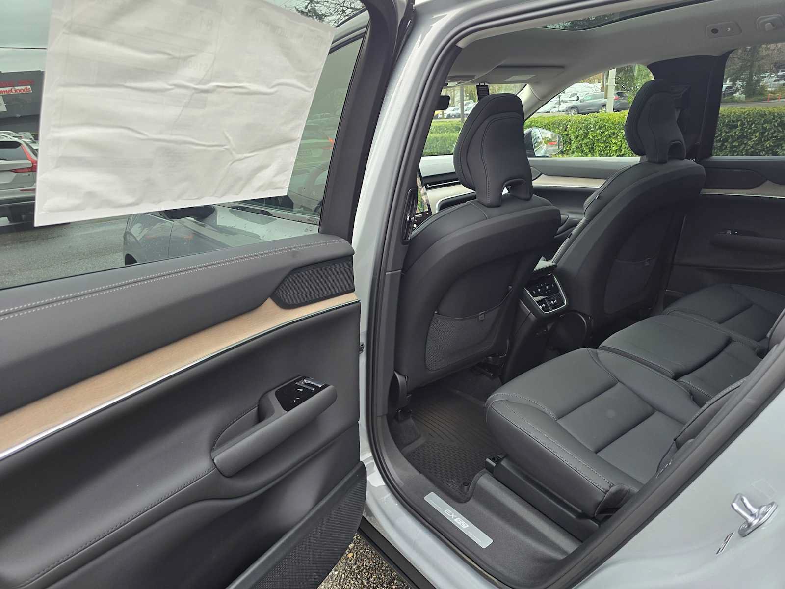 New 2025 Volvo EX90 Ultra w/ Protection Package Premier AWD/4WD image 14