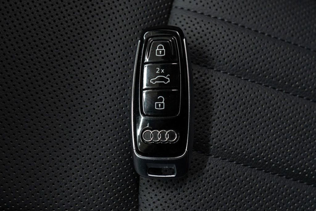 Used 2021 Audi e-tron Premium Plus w/ Premium Plus Package image 58