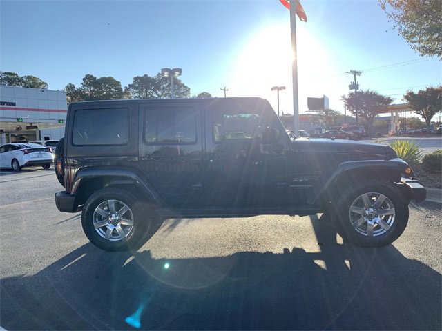 Used 2017 Jeep Wrangler Unlimited Sahara w/ Connectivity Group image 9