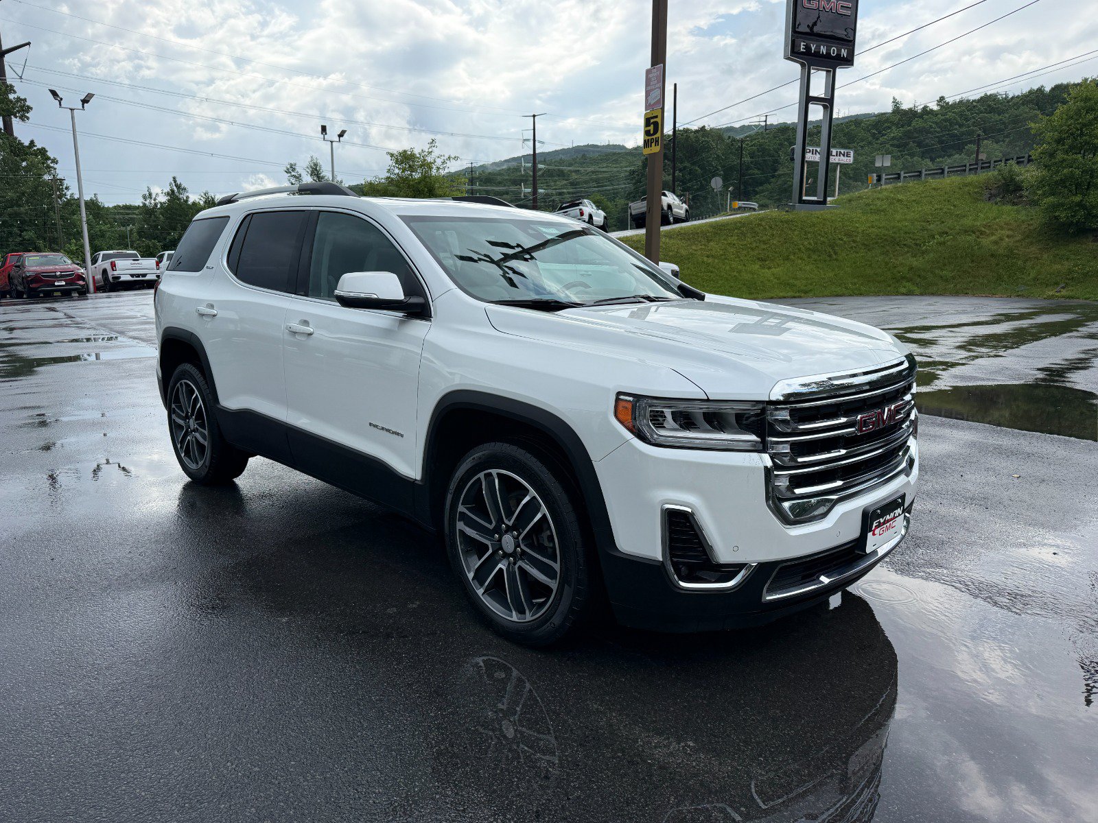 Used 2023 GMC Acadia SLT w/ Preferred Package AWD/4WD image 7