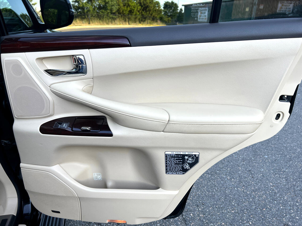 Used 2013 Lexus LX 570 4WD w/ Luxury Pkg image 12