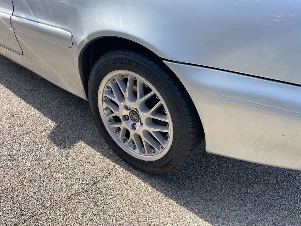 Used 2004 Volvo C70 LT FWD image 4