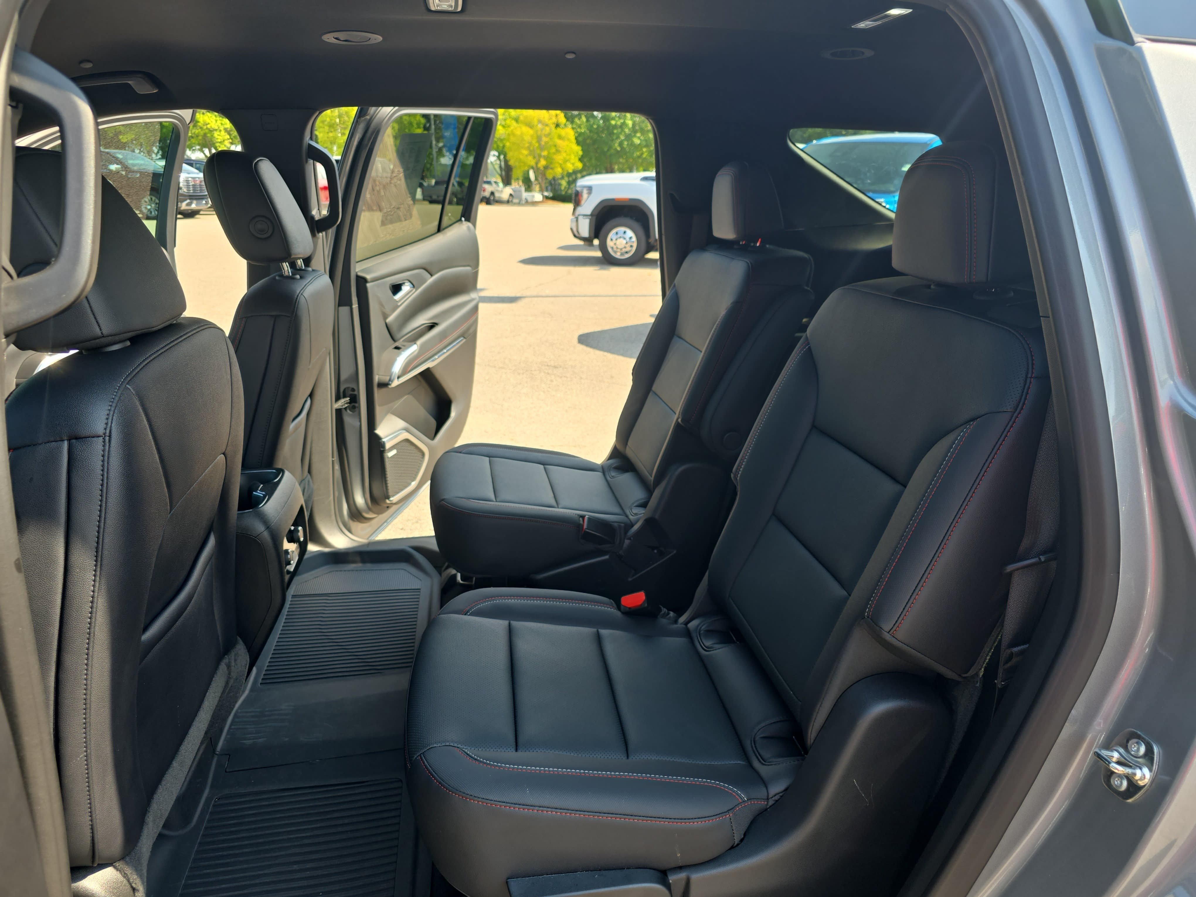 Used 2025 Chevrolet Traverse Z71 w/ Enhanced Driving Package AWD/4WD image 15