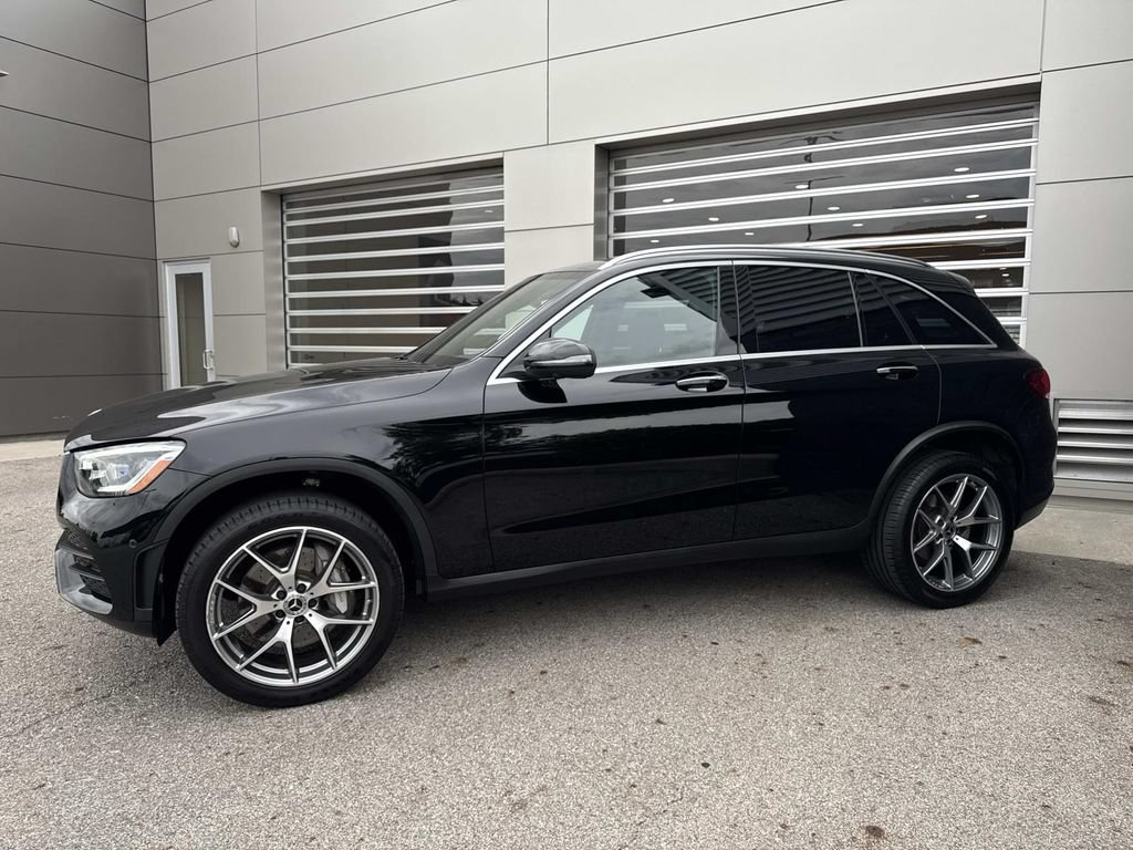 Used 2022 Mercedes-Benz GLC 300 4MATIC image 3