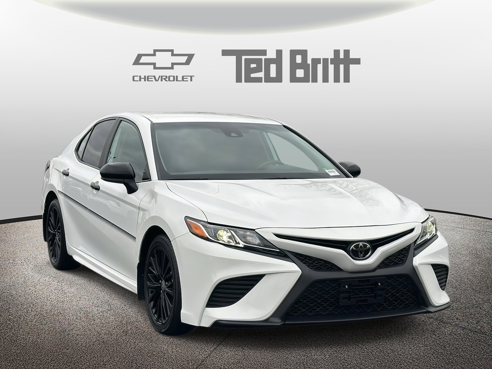 Used 2020 Toyota Camry SE image 3