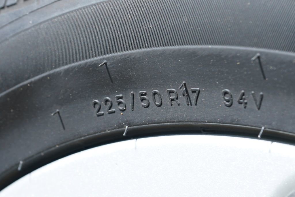 Used 2017 Jaguar XE image 41