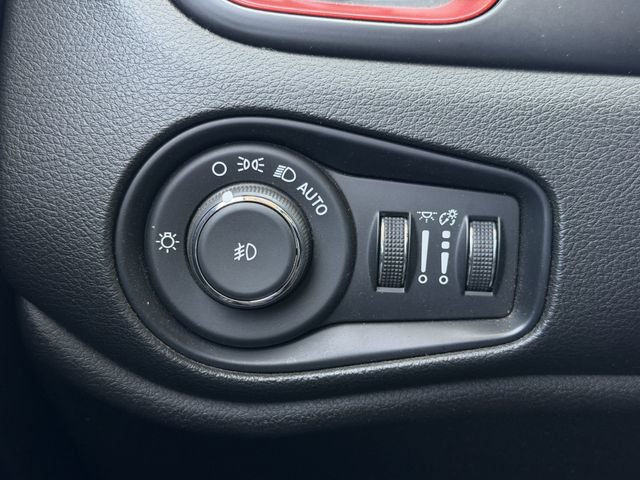 Used 2016 Jeep Renegade Trailhawk AWD/4WD image 23