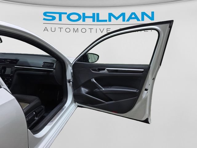 Used 2018 Volkswagen Passat 3.6 FWD image 33