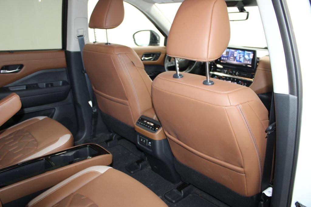 Used 2026 Nissan Pathfinder Platinum AWD/4WD image 26