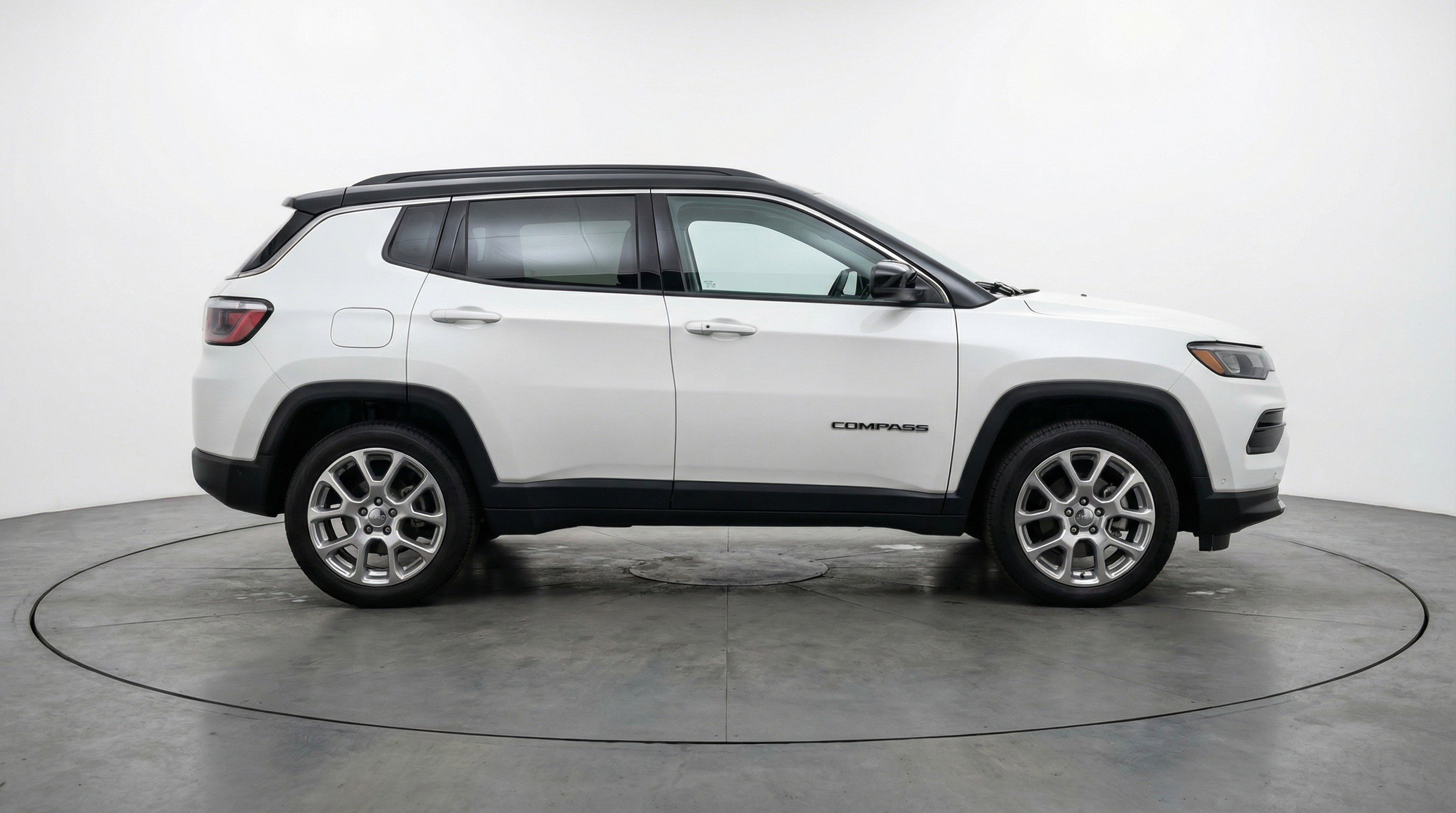 Used 2025 Jeep Compass Limited image 11