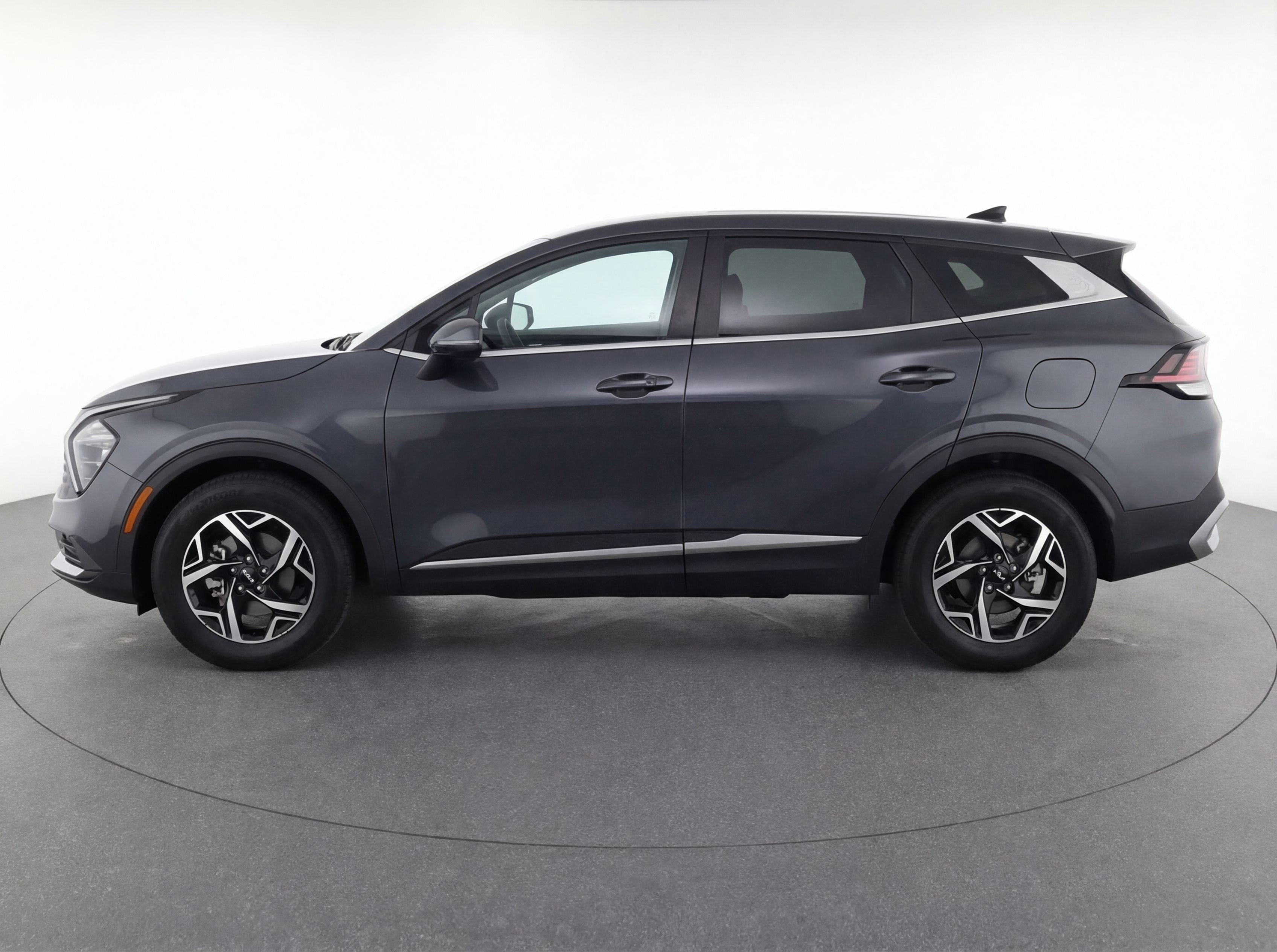 Used 2025 Kia Sportage LX FWD image 5