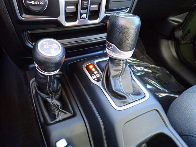 Used 2024 Jeep Wrangler Unlimited w/ Convenience Group AWD/4WD image 15