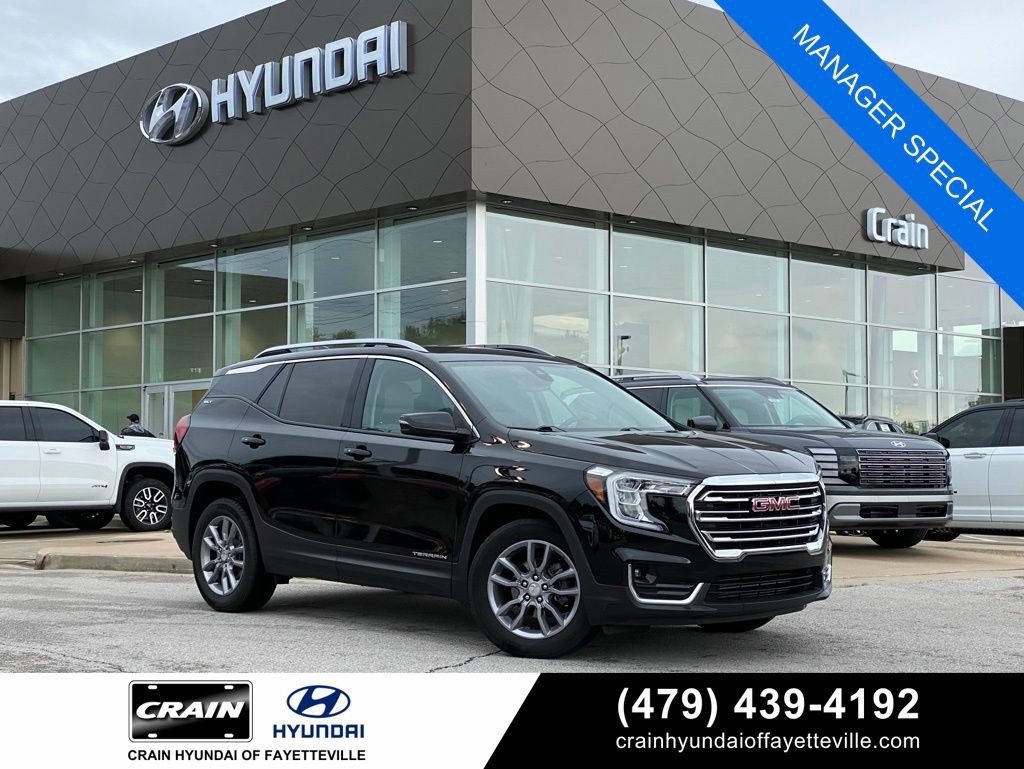 Used 2024 GMC Terrain SLT FWD image 1