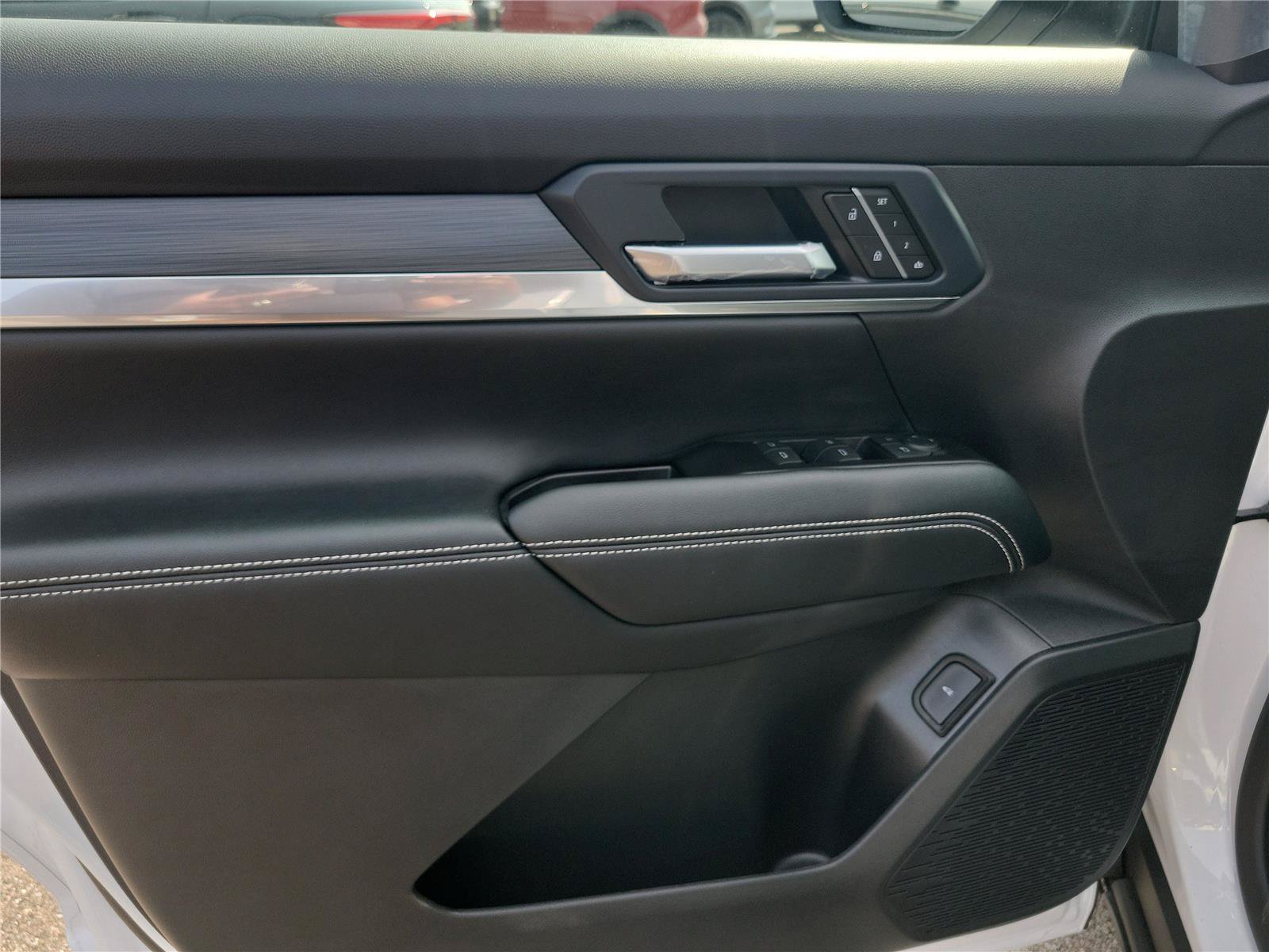 New 2027 GMC Terrain Elevation w/ Elevation Premium Package FWD image 18