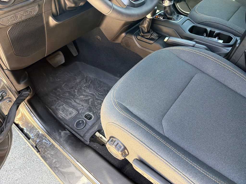 Used 2024 Jeep Wrangler Unlimited Sport AWD/4WD image 23