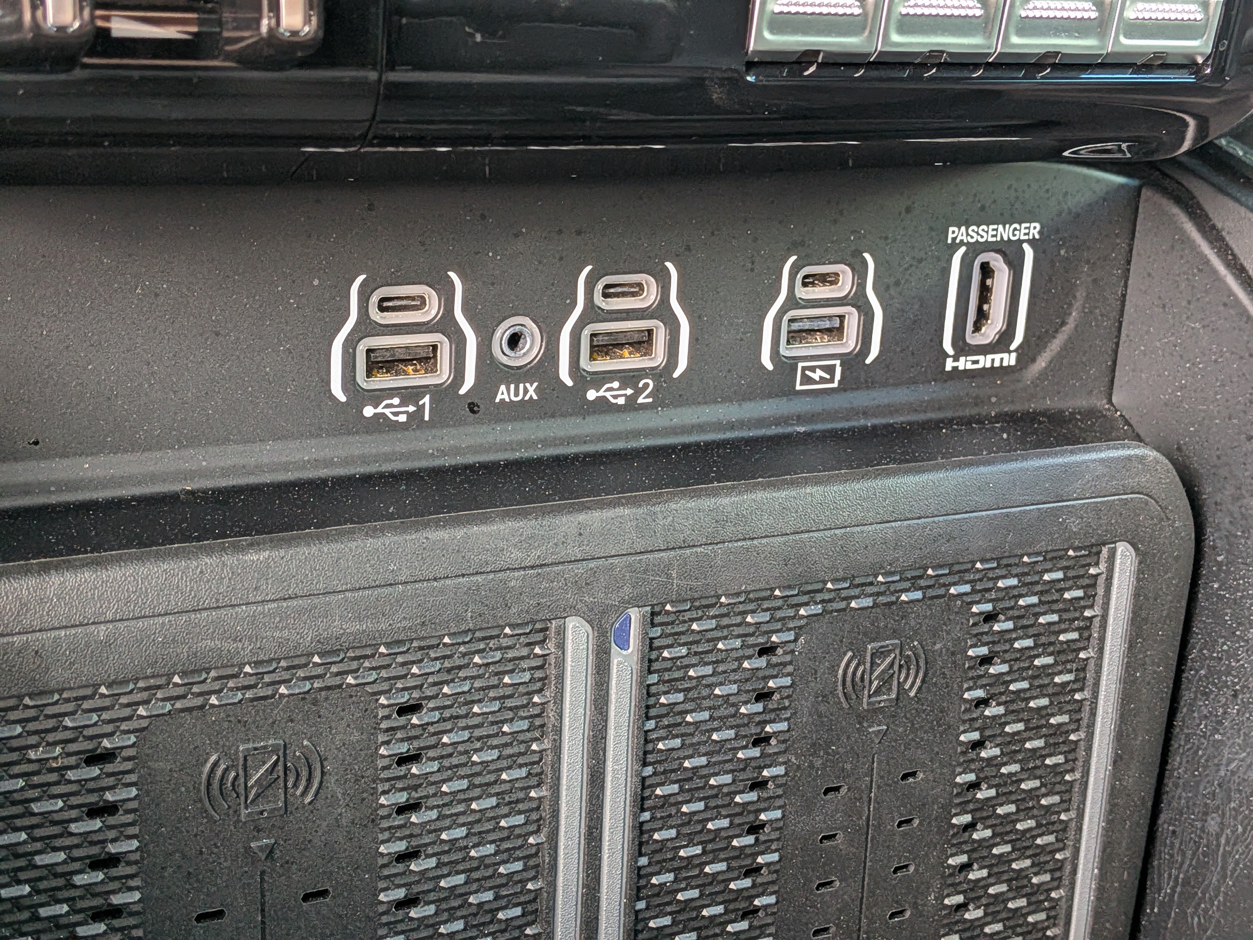 Used 2025 RAM 2500 Limited AWD/4WD image 30