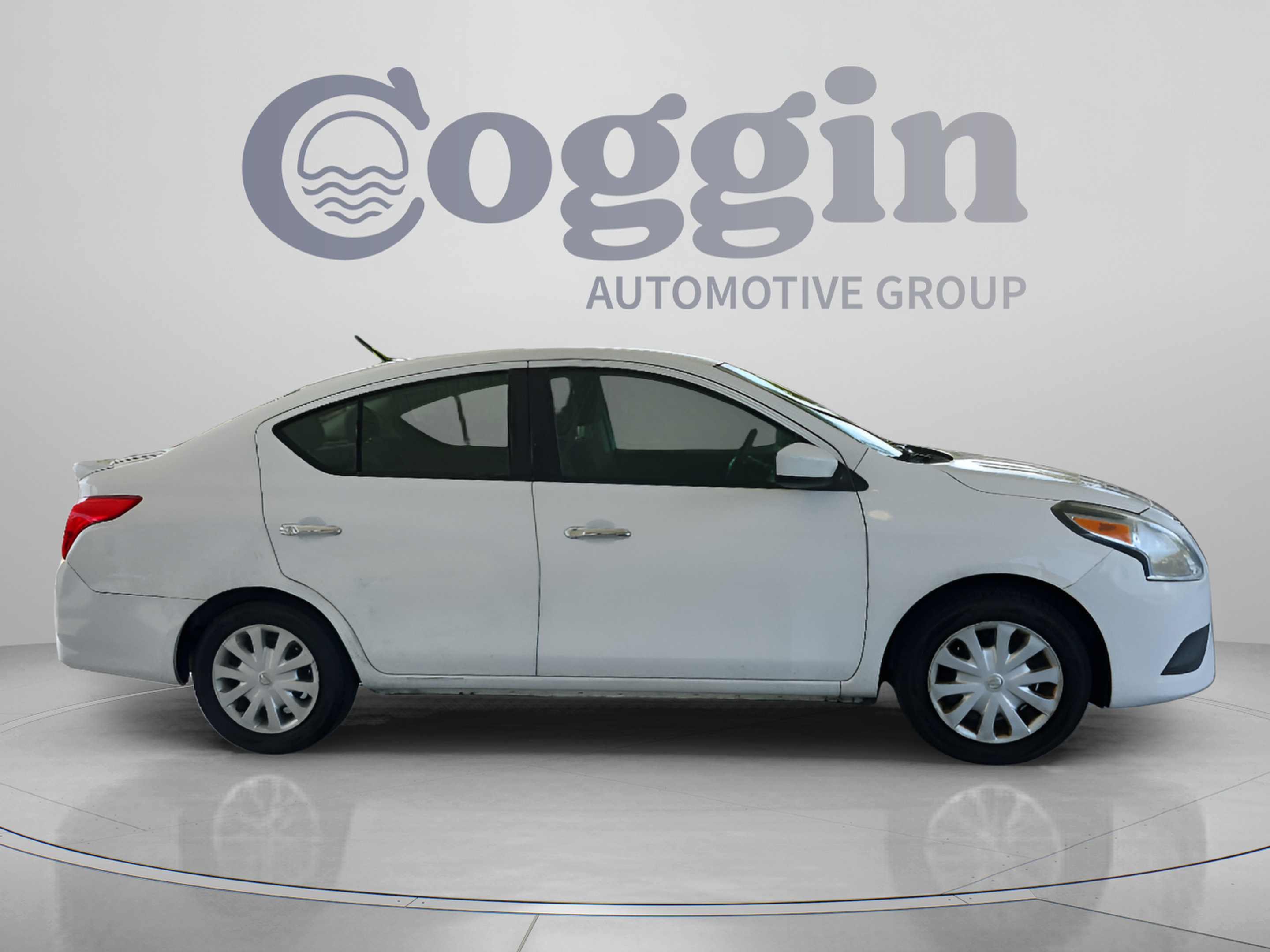 Used 2016 Nissan Versa SV FWD image 6